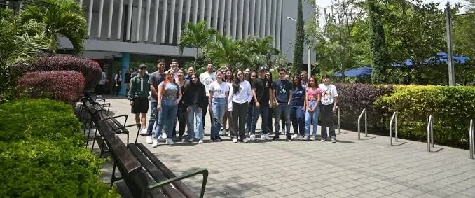 Grupo de estudiantes en Medellín